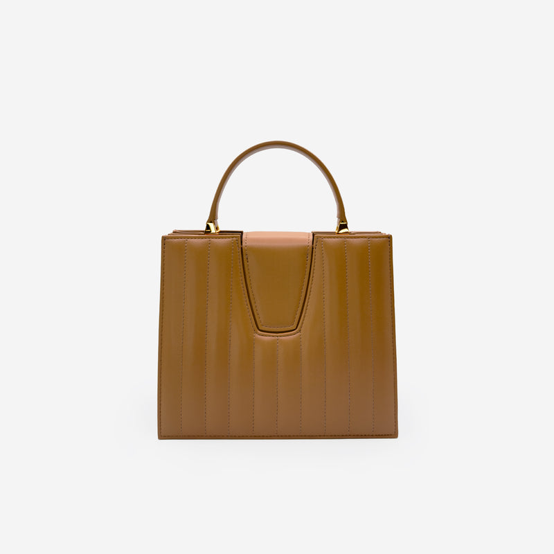 Sac M24/20 par MAES Paris - vue de dos [color:camel][finish:doré,gold]