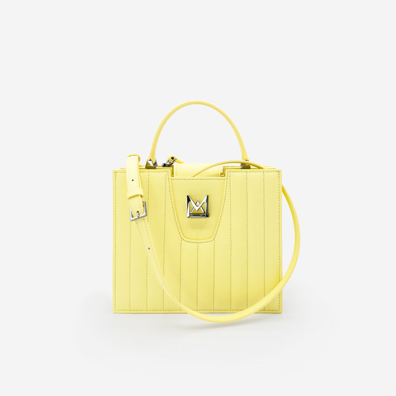 Sac M24/20 par MAES Paris - vue de face après bandoulière [color:jaune saffiano, saffiano yellow][finish:argenté,silver]