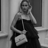 sac à main M1_01 en cuir de veau upcyclé couleur corail - lifestyle