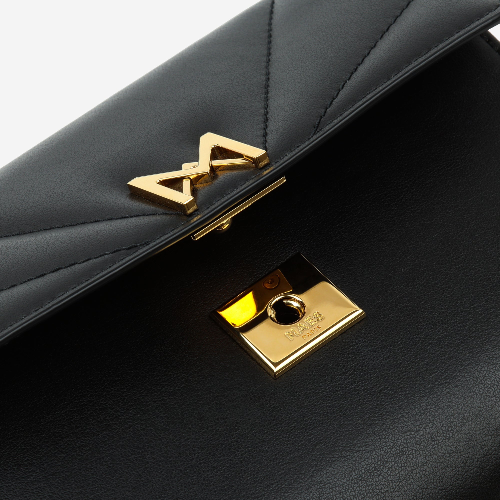 Sac à main M1_06 noir vu de près - MAES Paris, Haute Maroquinerie végane [color:noir,black]