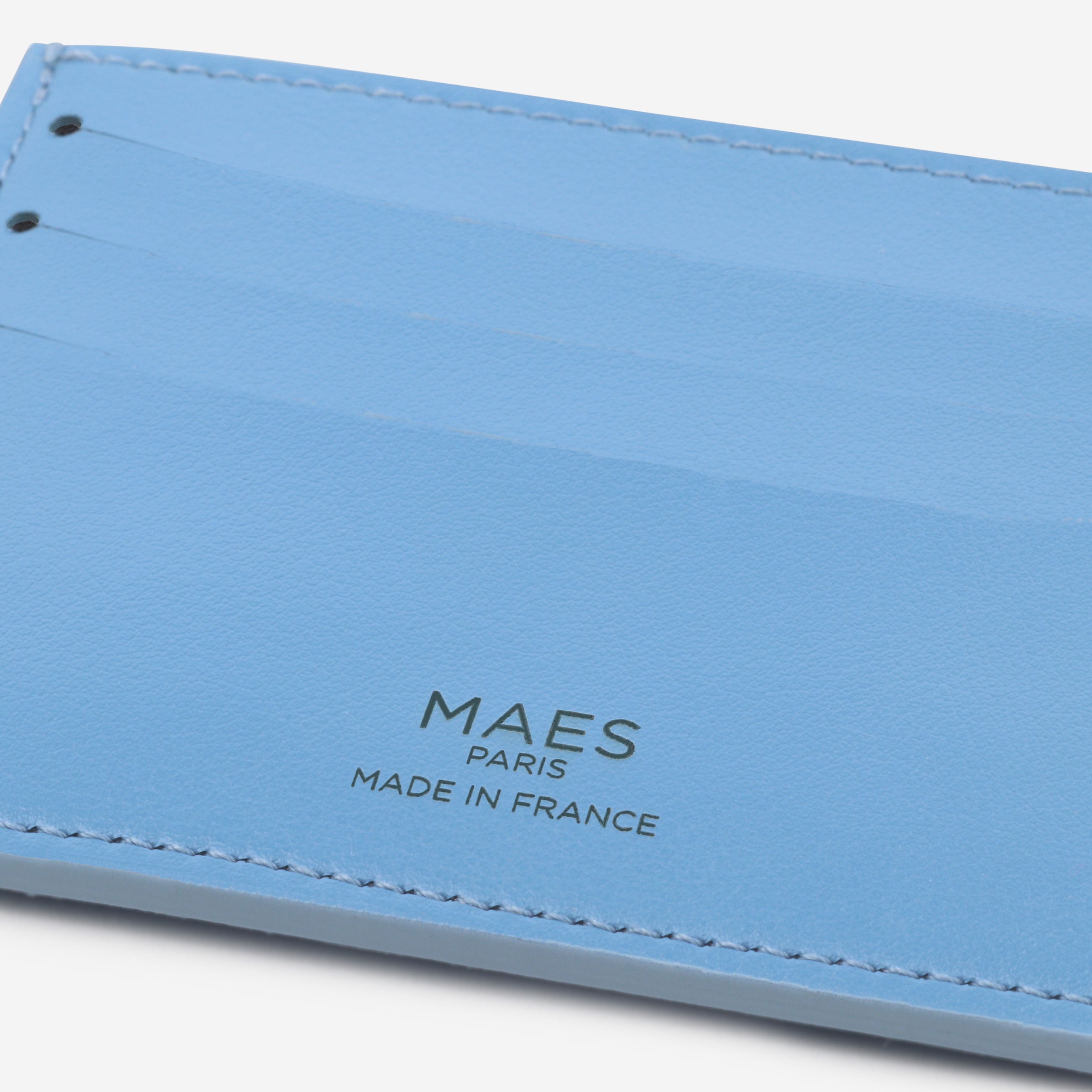 MAES Paris - Porte-cartes M24 en matière végane issue de mycélium - zoom [color:bleu denim,denim blue]