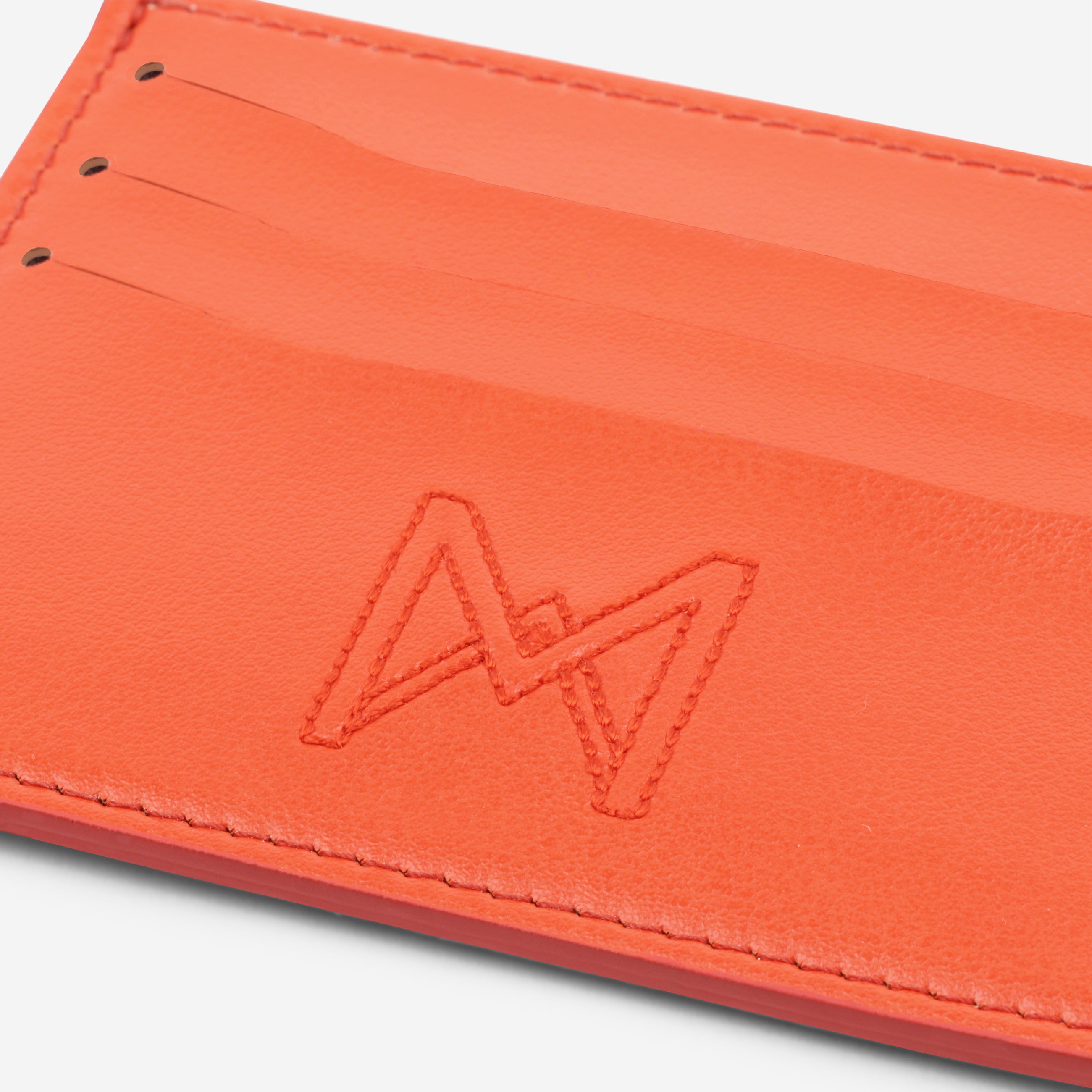 MAES Paris - Porte-cartes M24 en matière végane issue de mycélium - zoom [color:vermillon,vermilion]