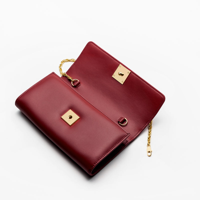 MAES Paris, pochette chaine M1/02 en M_MAT_mycelium Rouge Carmin - détail [color:rouge carmin,carmine red]