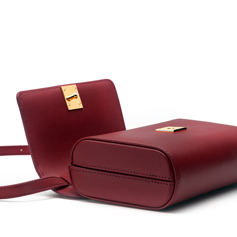 MAES Paris, Mini sac coffret M1/06 en M_MAT_mycelium Rouge Carmin - détail  [color:rouge carmin,carmine red]