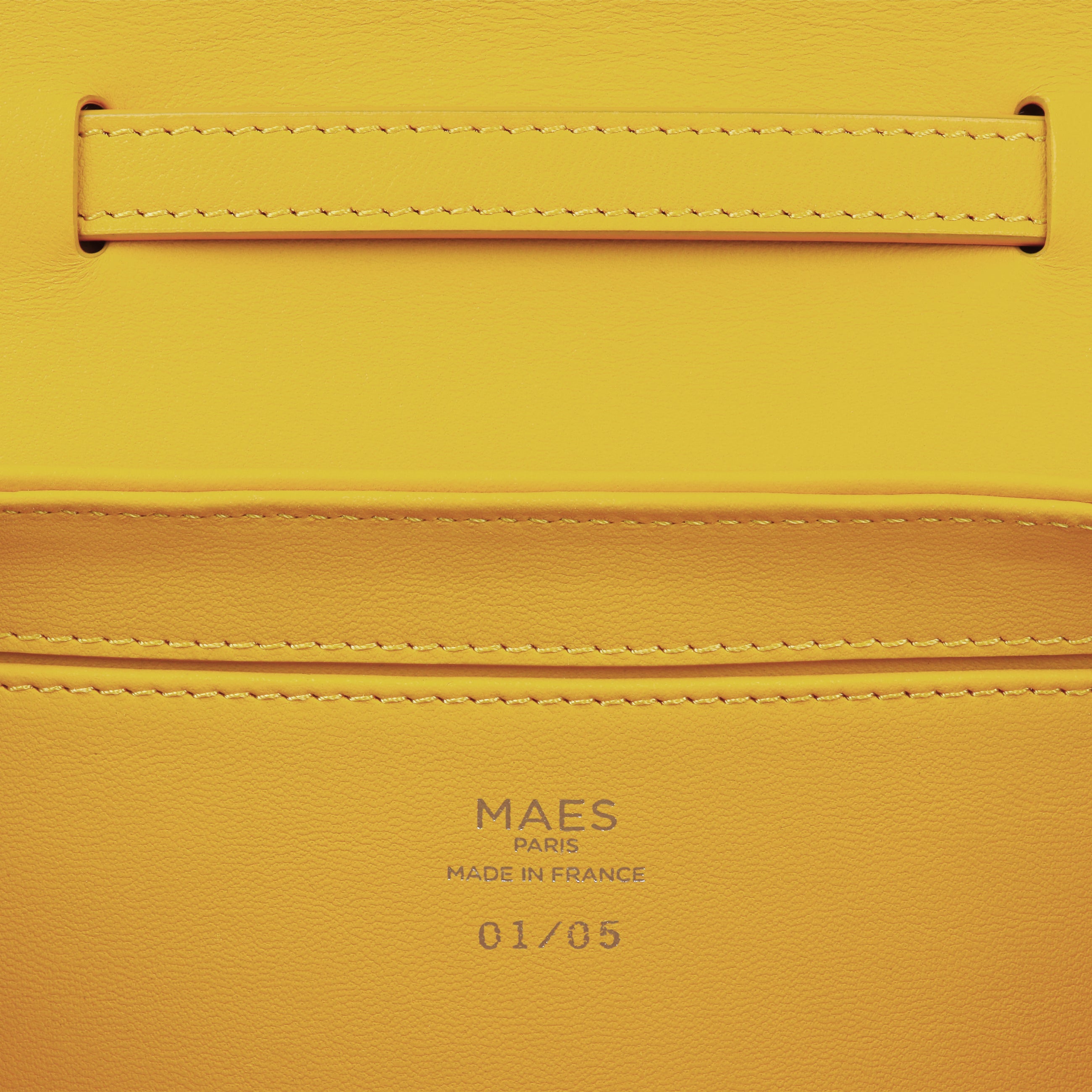 MAES Paris - Mini Sac Coffret M1/06 en cuir upcyclé Orange - détail