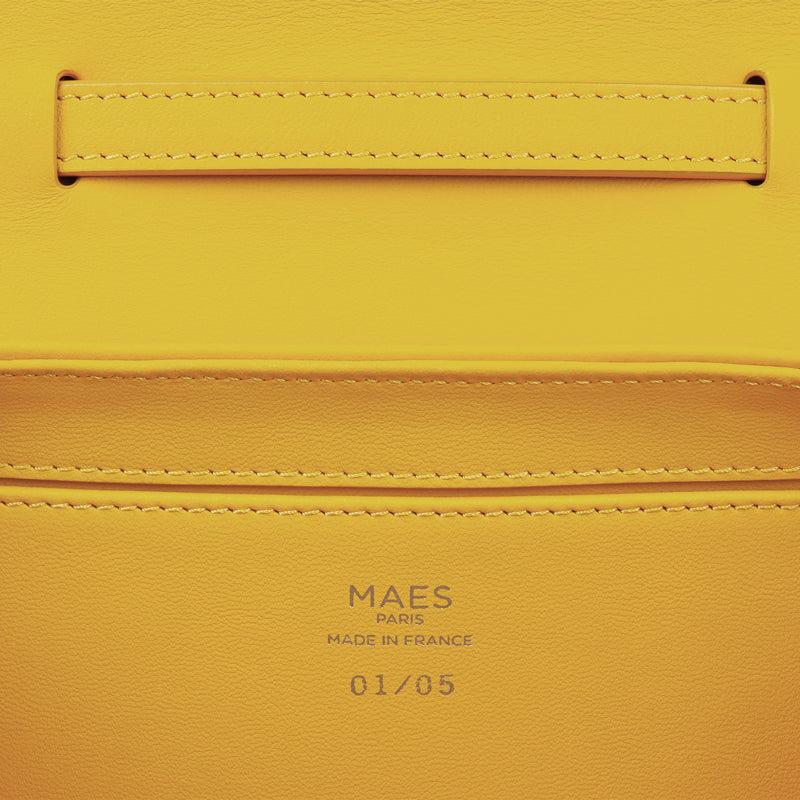 MAES Paris - Mini Sac Coffret M1/06 en cuir upcyclé Orange - détail