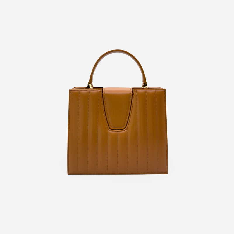 Sac M24/20 par MAES Paris - vue de dos [color:camel][finish:doré,gold]