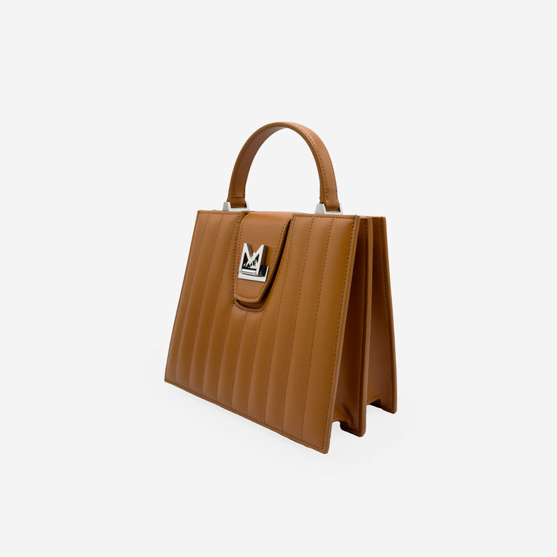 Sac M24/20 par MAES Paris - vue de profil [color:camel][finish:argenté,silver]