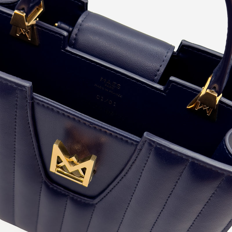 Sac M24/20 par MAES Paris - détails [color:bleu nuit,night blue][finish:doré,gold]