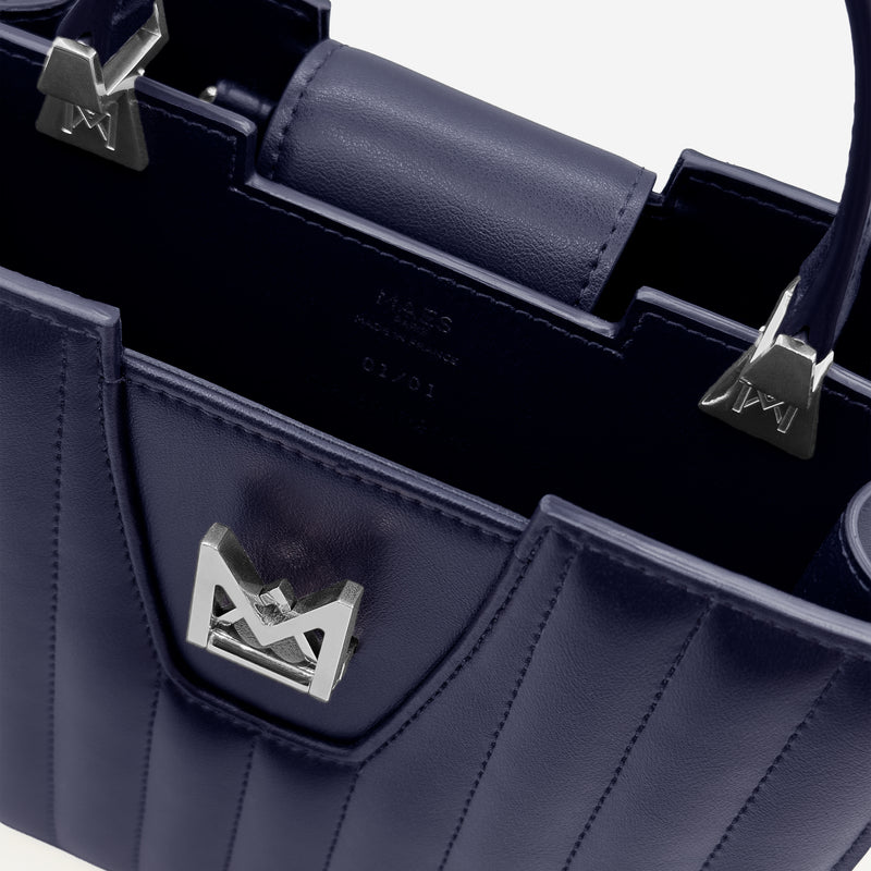 Sac M24/20 par MAES Paris - détails [color:bleu nuit,night blue][finish:argenté,silver]