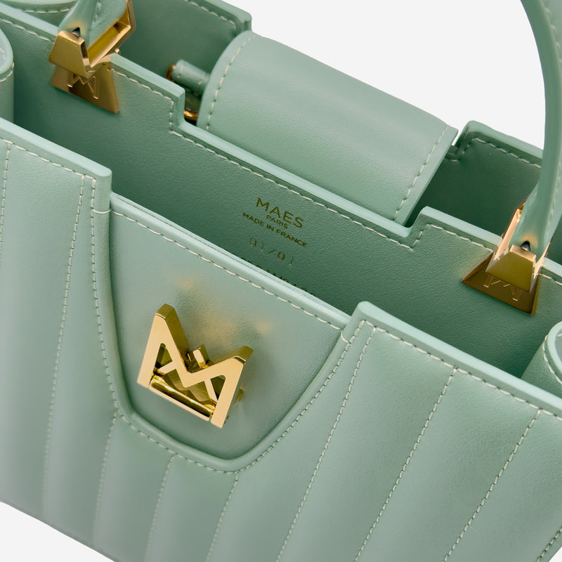 Sac M24/20 par MAES Paris - détails [color:vert sauge, sage green][finish:doré,gold]