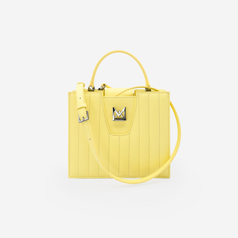 Sac M24/20 par MAES Paris - vue avec bandoulière [color:jaune saffiano,saffiano yellow][finish:argenté,silver]