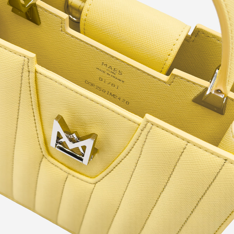 Sac M24/20 par MAES Paris - détails [color:jaune saffiano,saffiano yellow][finish:argenté,silver]