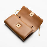 Pochette avec chaine M1_02 en M_MAT_cactus camel vue de dessus ouverte - MAES Paris, Haute Maroquinerie innovante & responsable