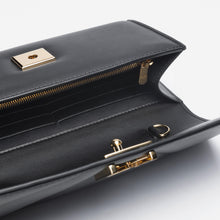 Pochette avec chaine M1_02 en M_MAT_cactus noir vue de dessus ouverte - MAES Paris, Haute Maroquinerie innovante & responsable [color:noir,black]