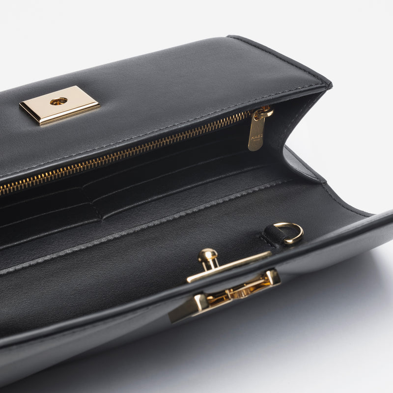 Pochette avec chaine M1_02 en M_MAT_cactus noir vue de dessus ouverte - MAES Paris, Haute Maroquinerie innovante & responsable [color:noir,black]