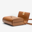 Sac à main M1_06 camel vu de profil ouvert - MAES Paris, Haute Maroquinerie innovante & responsable [color:camel]