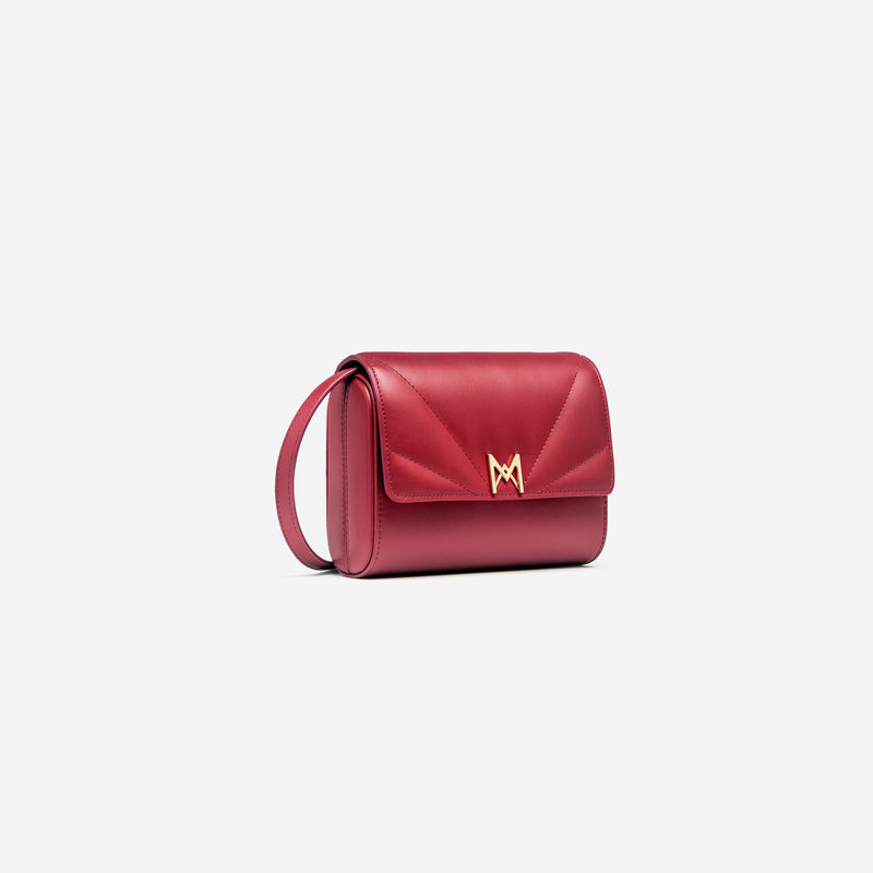 Sac à main M1_06 carmin vu de profil - MAES Paris, Haute Maroquinerie innovante & responsable [color:rouge carmin,carmine red]